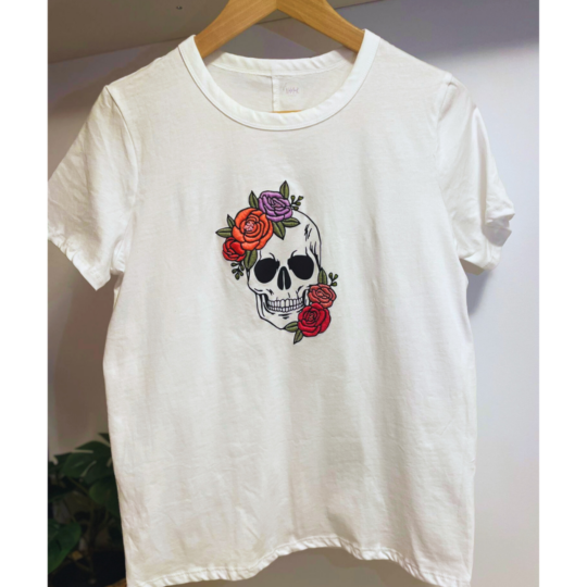 Camiseta adulto/a bordada