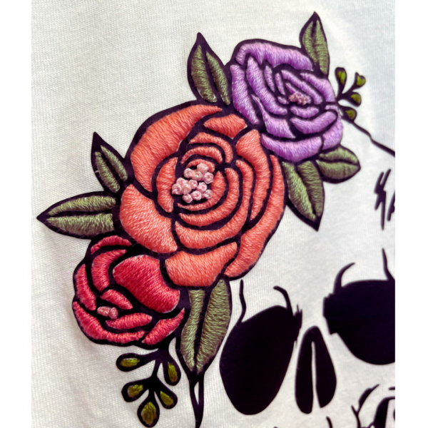 Camiseta adulto/a bordada - Imagen 2